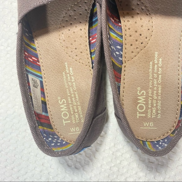 Toms Classic Ash Gray Canvas Aztec Liner Slip On Shoes Women's Size 6; Excellent - Picture 13 of 14